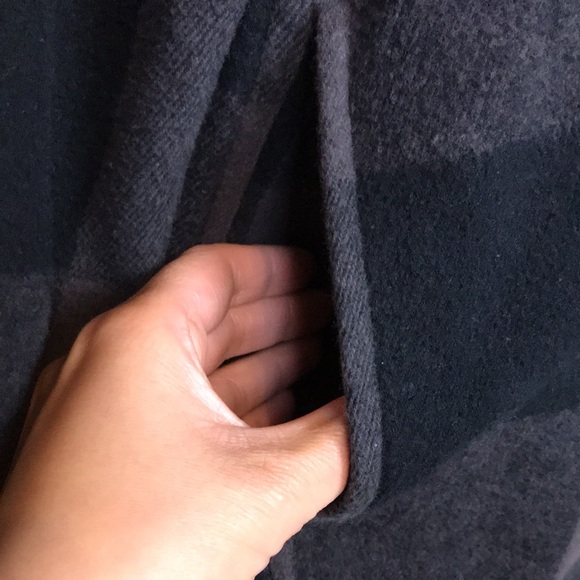 Abercrombie & Fitch Soft A&F Collection Women’s Thick Plaid Flannel Shacket - Picture 5 of 10